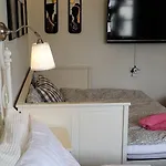 Qstay Bed & Breakfast